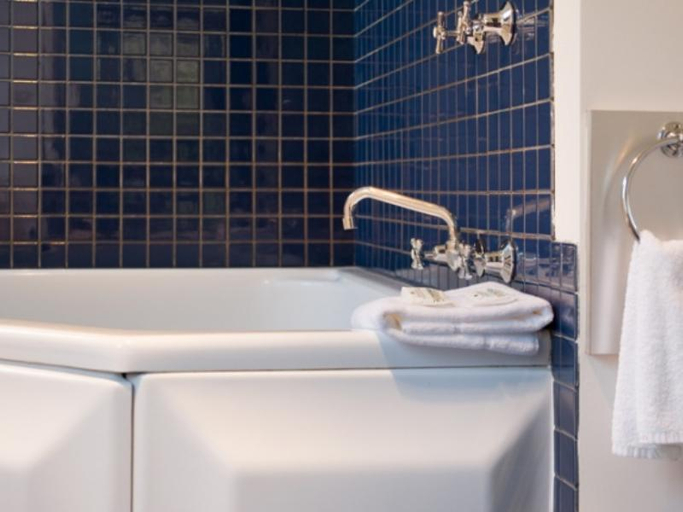 Bathroom, Lake Orchard Villas 1 - Daylesford, Hepburn - East