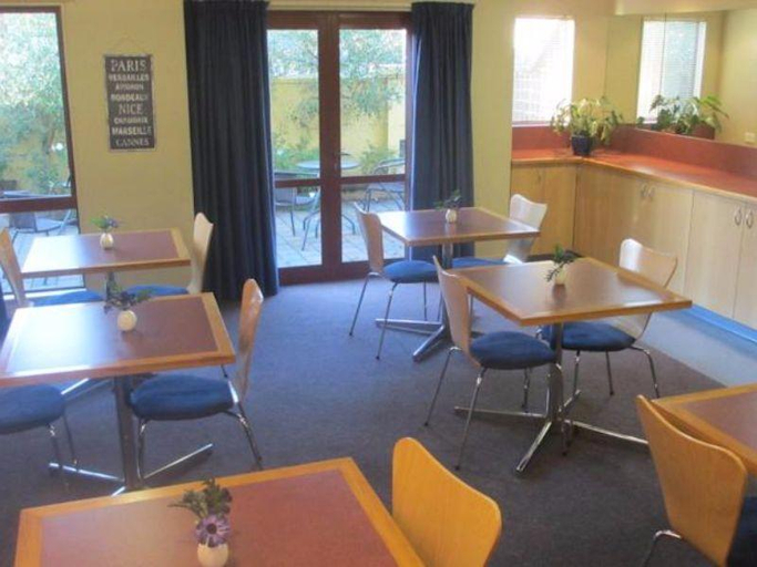 Public Area 3, Alhambra Oaks Motor Lodge, Dunedin