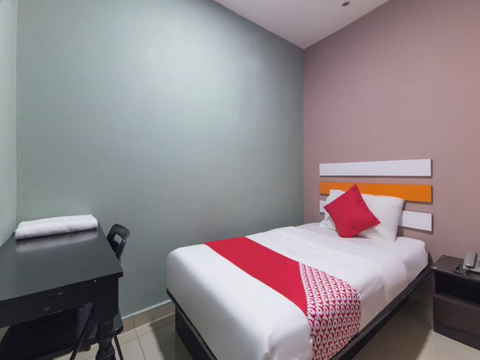 Bedroom 3, OYO 90296 Red Orange Hotel Port Klang, Klang