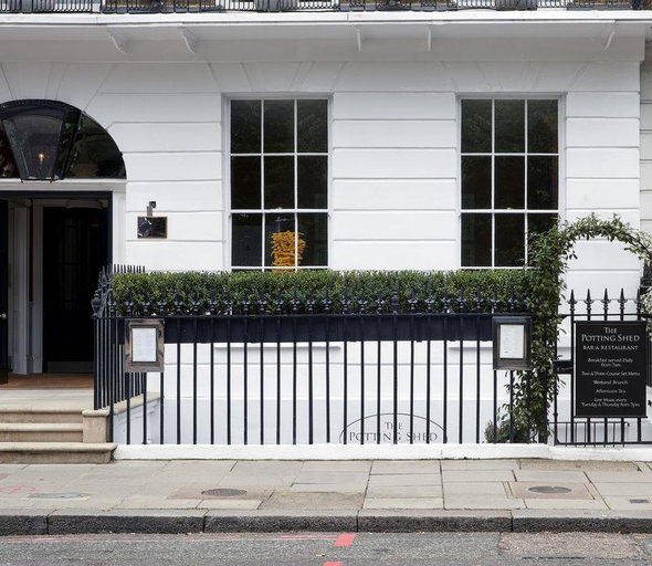 Exterior & Views
