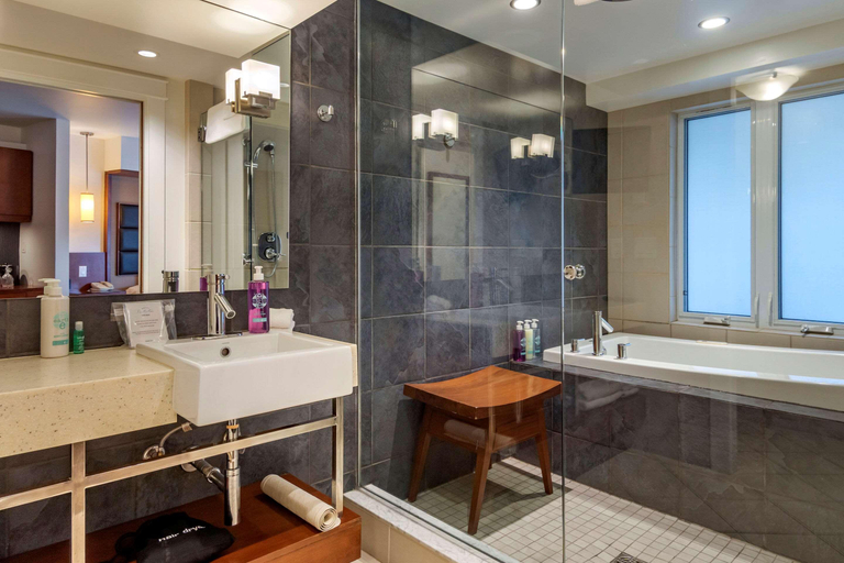 Bathroom 4, Comfort Inn & Suites, Okanagan-Similkameen