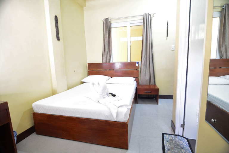 Bedroom 3, Papa Freds Beach Resort, Puerto Galera