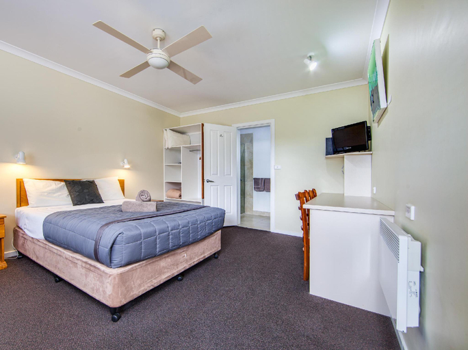 Bedroom 2, Wintersun Gardens Motel, Glamorgan-Spring Bay