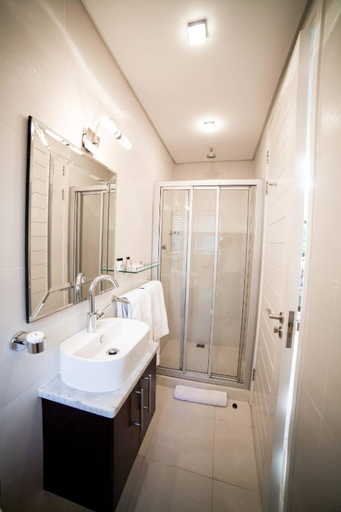 Bathroom, The Ivy Apartments, Cape Winelands
