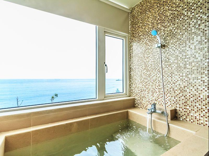Bathroom 4, The North Coast Inn, New Taipei City
