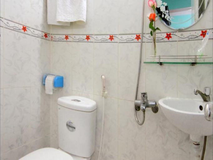 Bathroom 4, Nha Lan Homestay, Da Nang