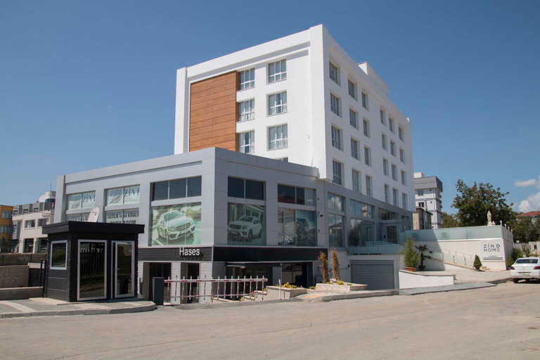 Exterior & Views
