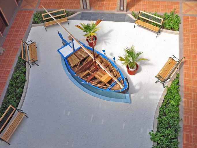 Public Area 2, Rashu Hiyaa, Kaafu Atoll