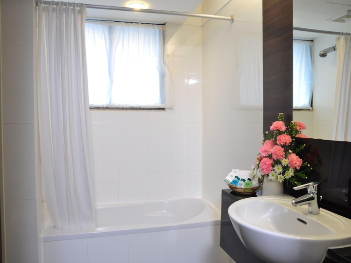 Bathroom 5, Mayflower Grande Hotel Hat Yai, Hat Yai