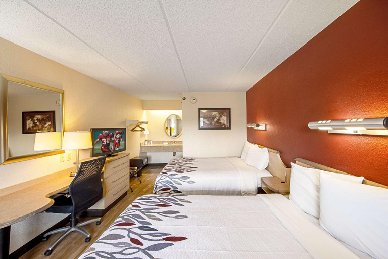 Bedroom, Red Roof Inn Virginia Beach, Virginia Beach