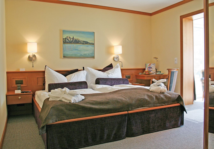 Bedroom 4, Beatus Wellness- & Spa-Hotel, Thun