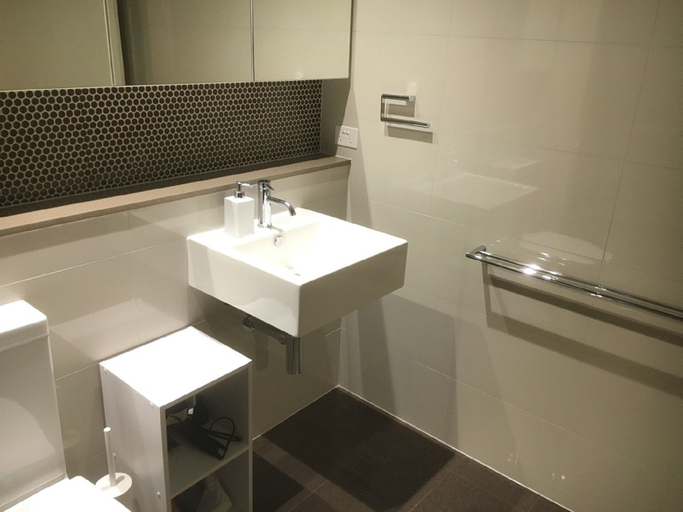 Bathroom 4, CBD Apartment in Perfect Location, Sydney