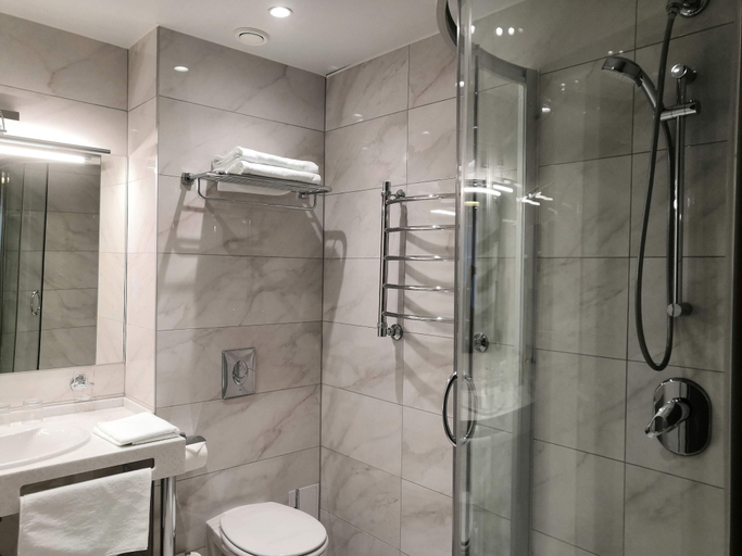 Bathroom 4, Holiday Inn - Chelyabinsk, an IHG Hotel, Chelyabinsk gorsovet