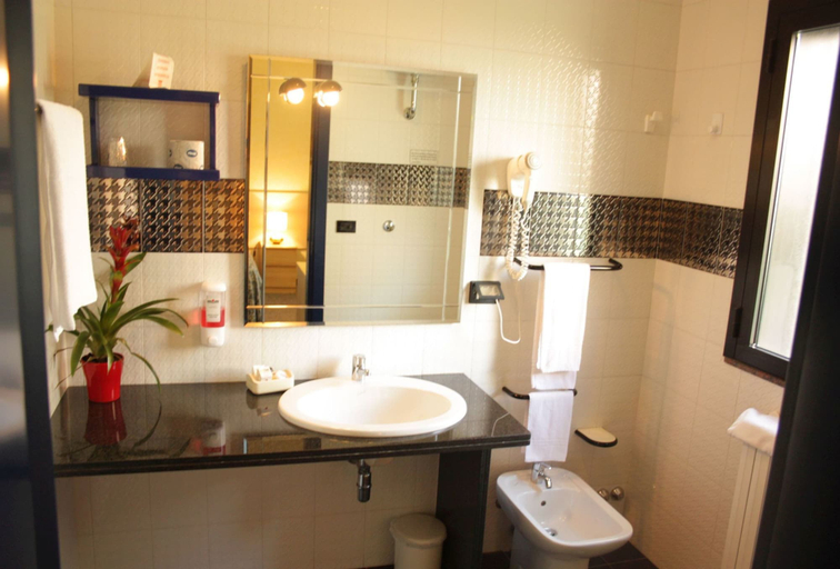 Bathroom, Resort Villa, Barletta-Andria-Trani