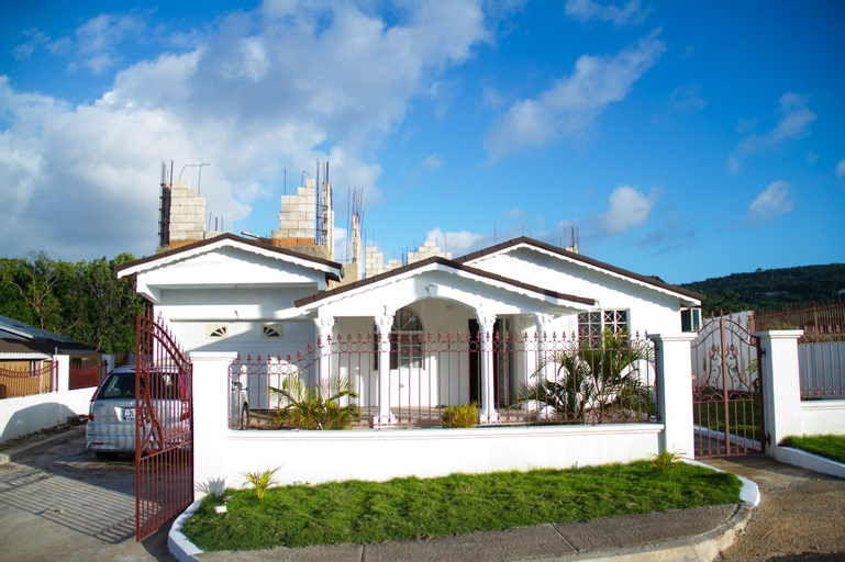 Greenoasis Guest House,