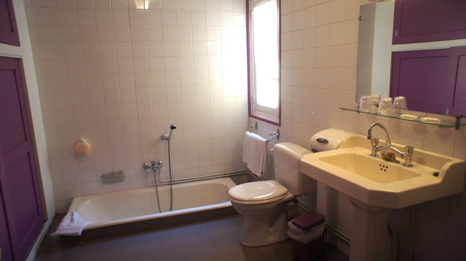 Bathroom 5, Hotel des Alpes, Drôme