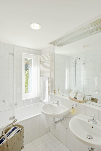Bathroom 5, Beatus Wellness- & Spa-Hotel, Thun