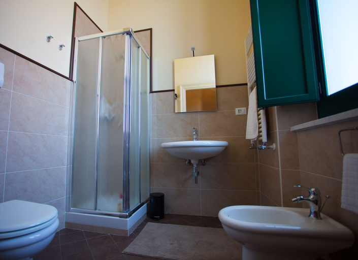 Bathroom 5, Le stanze del Capotreno, Palermo