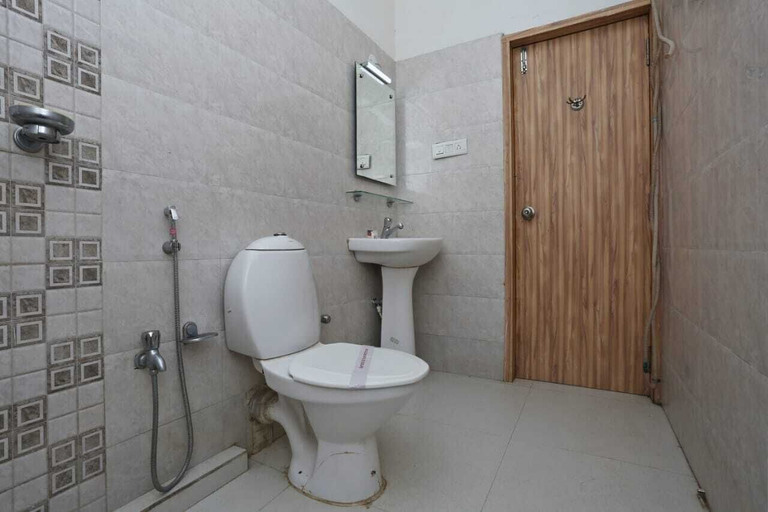 Bathroom 5, Hotel Sagar Kanya Inn, Puri