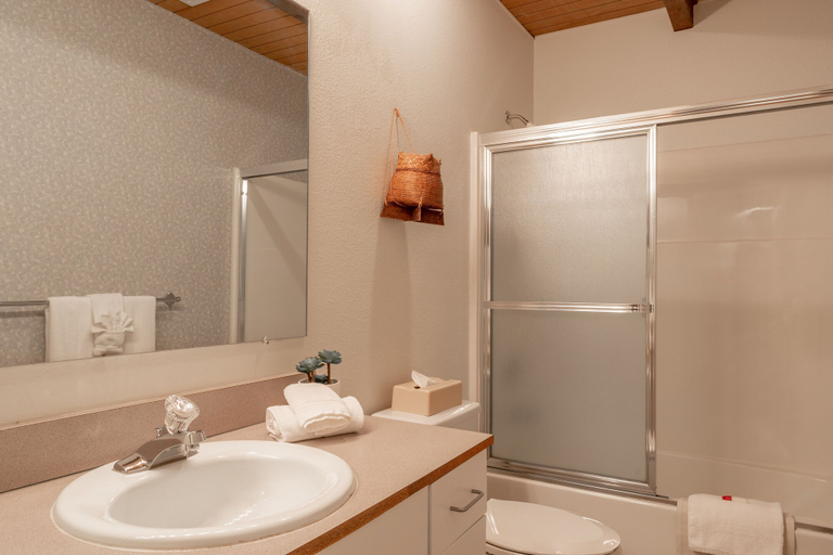 Bathroom 5, Wapato Point Resort, Chelan