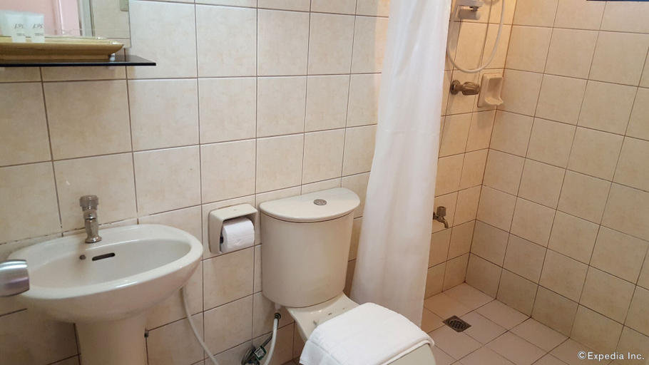 Bathroom 3, LPL Suites Greenbelt, Makati City