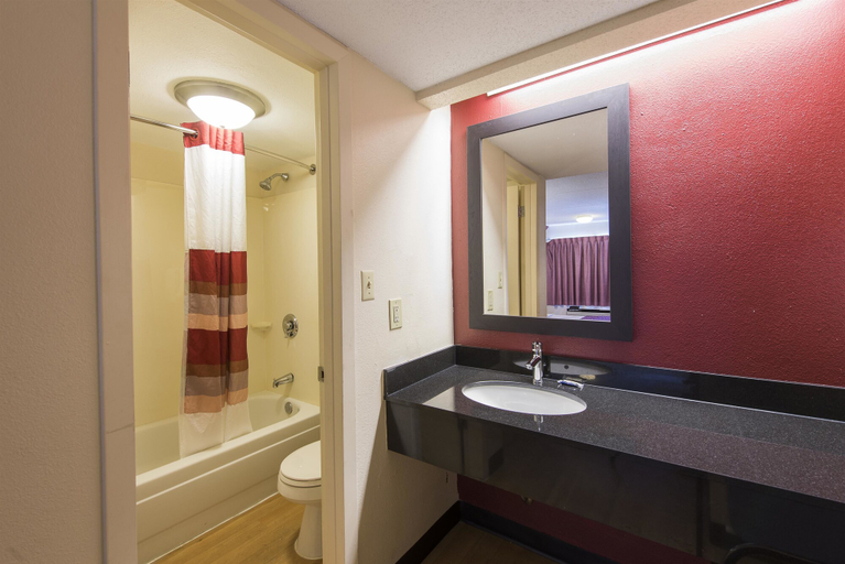Bathroom 4, Red Roof Inn Austin North, Travis