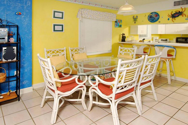 Food & Drinks, Clearwater by Bender Vacation Rentals, Baldwin