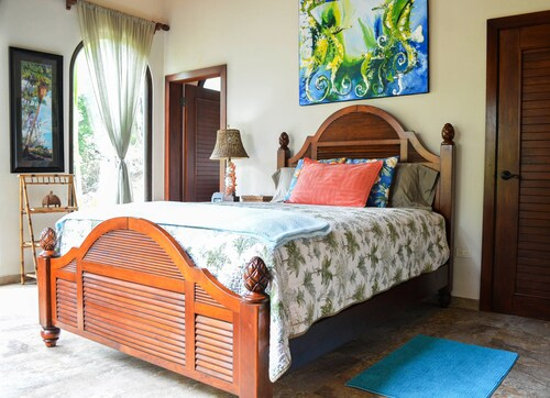 La Colina, Roatán