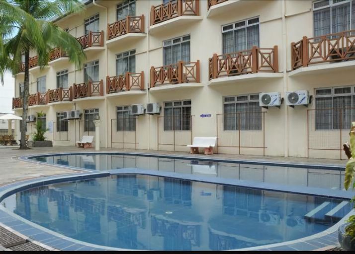 hotel di kuantan ada swimming pool