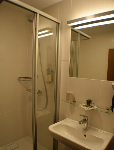 Bathroom 4, Bürgergesellschaft, Altenkirchen (Westerwald)