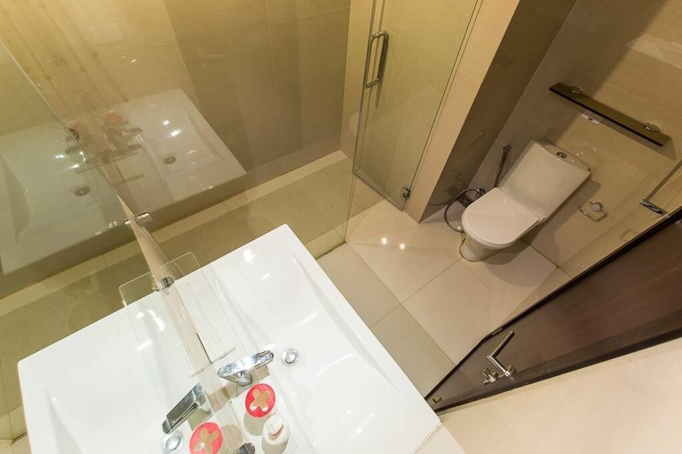 Bathroom 5, Title Front Beach, Pulau Phuket