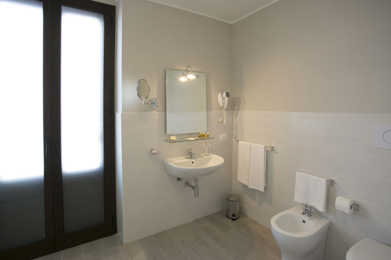 Bathroom 4, Map Holiday Residence, Trapani