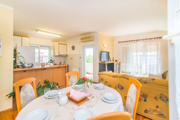 Food & Drinks, Apartments Vera, Ližnjan