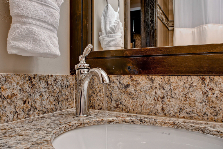 Bathroom 4, The Inn at Aspen, Pitkin