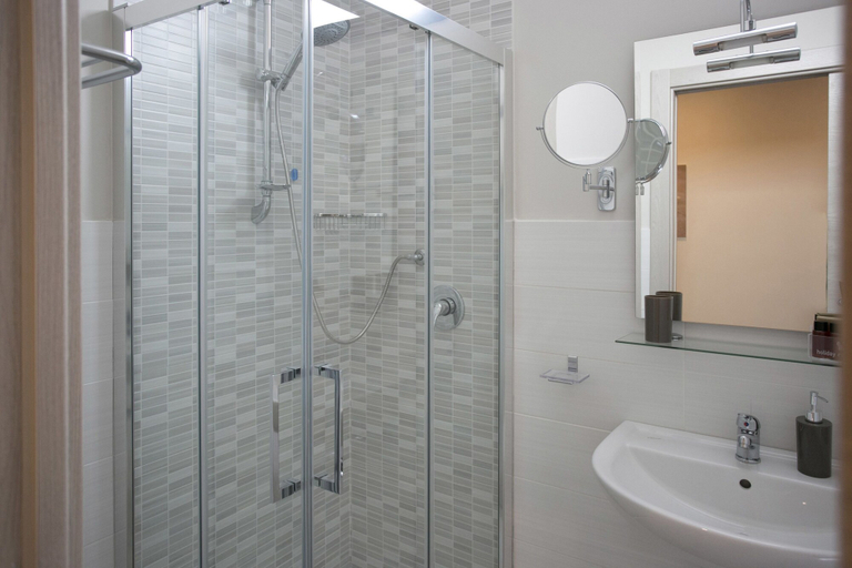 Bathroom 4, Map Holiday Residence, Trapani