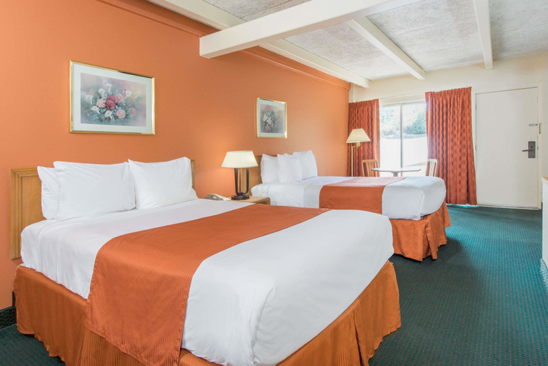 Bedroom 3, Days Inn by Wyndham St. Louis North, Saint Louis