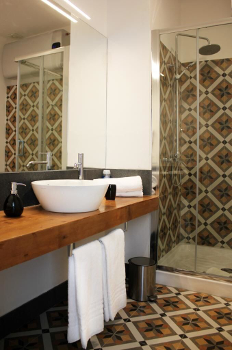 Bathroom 3, Isabella di Castiglia Apartments, Syracuse
