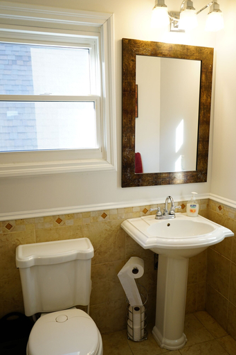Bathroom 5, The Woodbine Beach House, Toronto