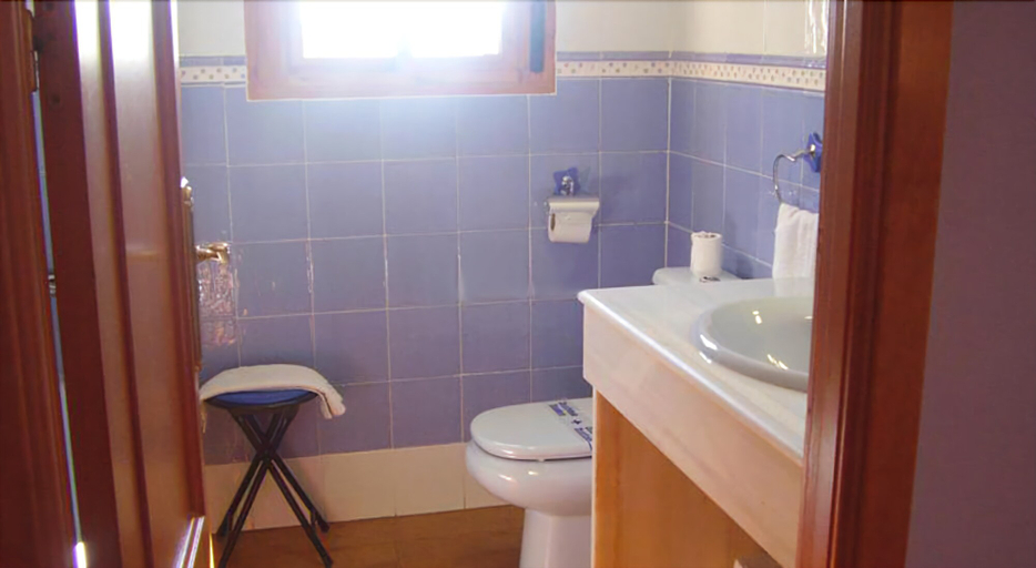Bathroom 5, Las Glorias, Cáceres