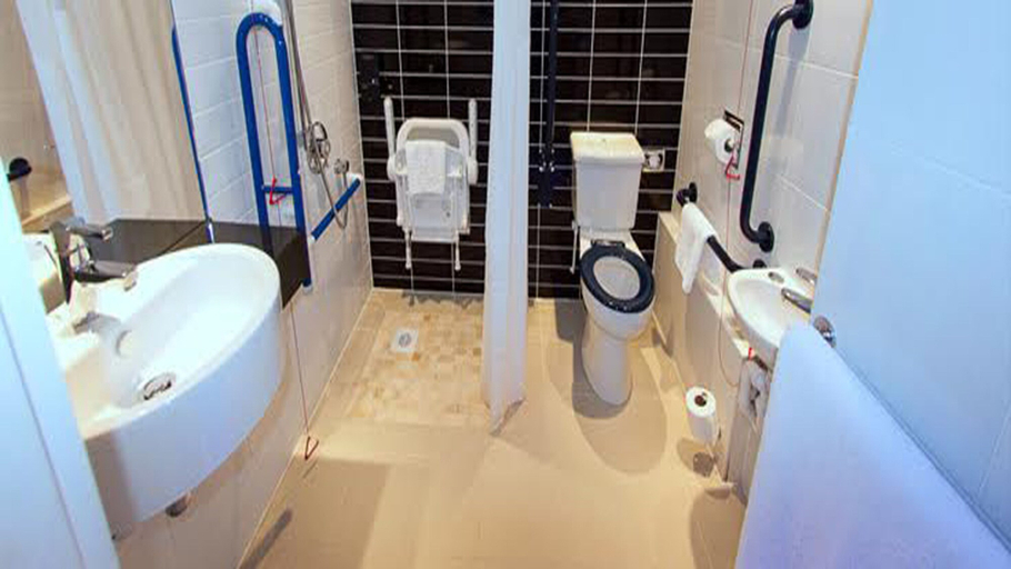 Bathroom, Holiday Inn Express Liverpool Hoylake, Wirral