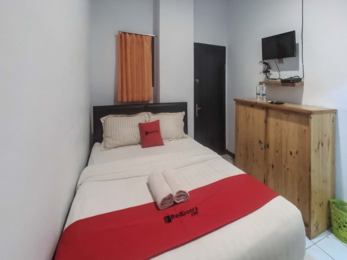 RedDoorz near Cideng 2, Central Jakarta