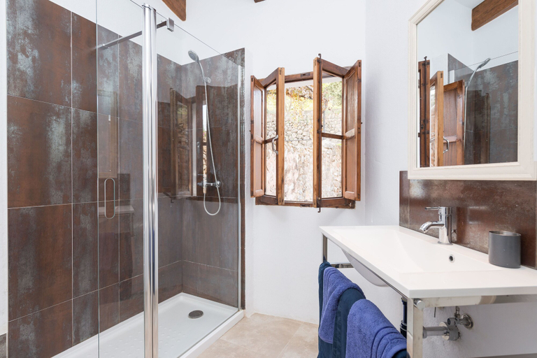 Bathroom 4, Darrera Es Campanar in Bunyola, Baleares