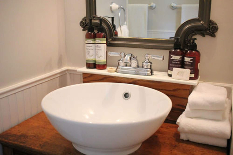 Bathroom 5, The Historic Requa Inn, Del Norte