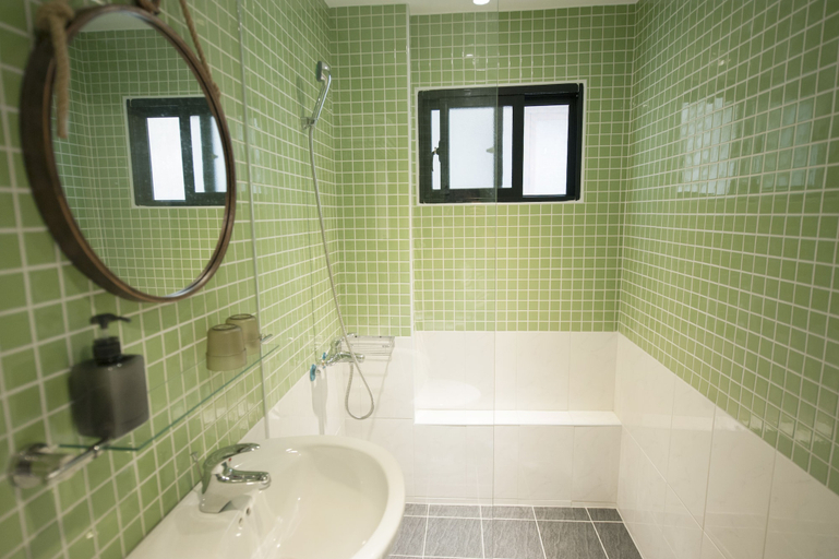 Bathroom 4, Luke 27 Hostel, Tainan