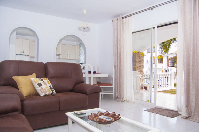 Others 5, Spacious 2 Bed Apartment in Calahonda, Málaga