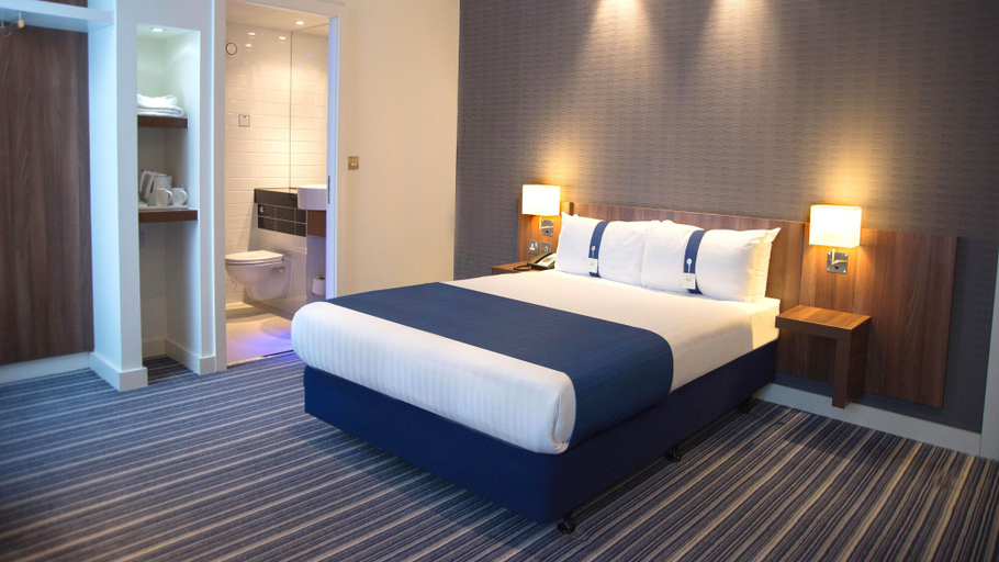 Bedroom 2, Holiday Inn Express Liverpool Hoylake, Wirral
