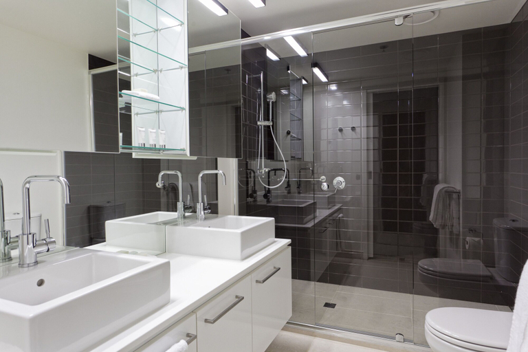 Bathroom 5, View Melbourne, Melbourne