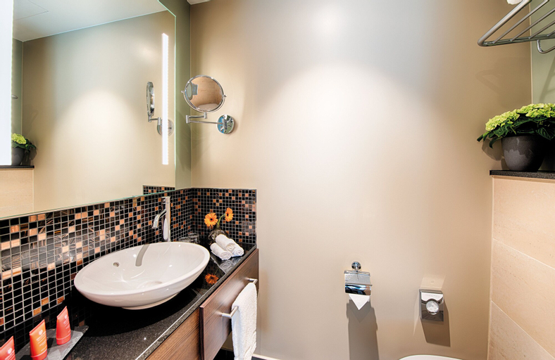 Bathroom 10