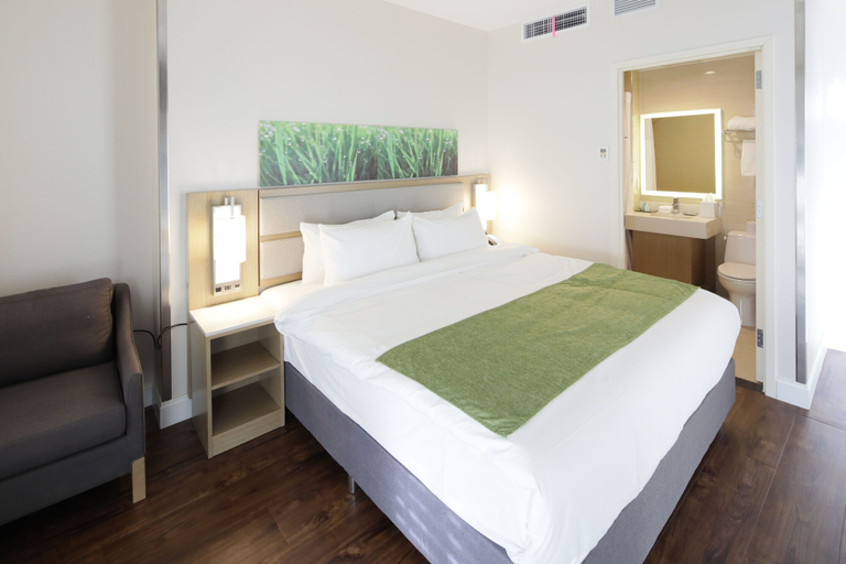 Bedroom 3, Wyndham Garden Fresh Meadows Flushing, New York