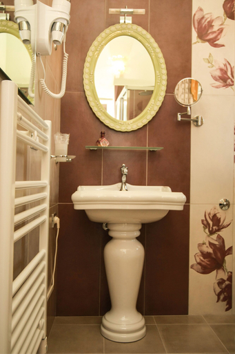 Bathroom 4, Alexander Art Nouveau Suites, Syracuse